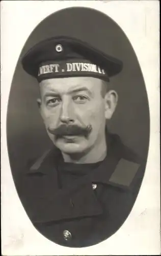 Foto Ak Seemann in Uniform, Kaiserliche Marine