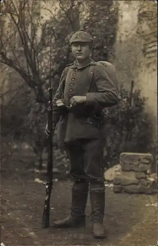 Foto Ak Deutscher Soldat in Uniform, Bajonett, Portrait, Fotograf Reuther, Hayingen