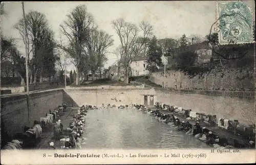 Ak Doué la Fontaine Maine et Loire, Les Fontaines, le Mail, Wäscherinnen