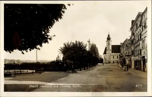 Ak Aschach an der Donau Oberösterreich, Straßenpartie, Kirche