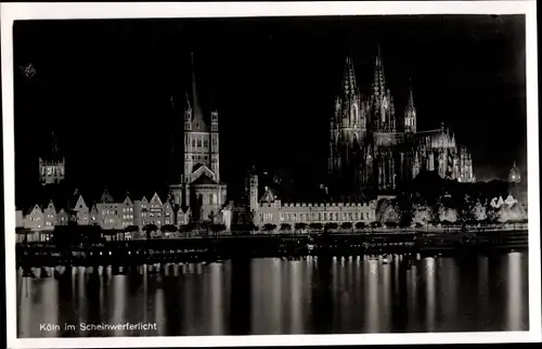 Ak Köln am Rhein, Stadt im Scheinwerferlicht, Dom