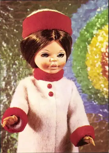 Ak Puppe in elegantem Mantel mit Hut