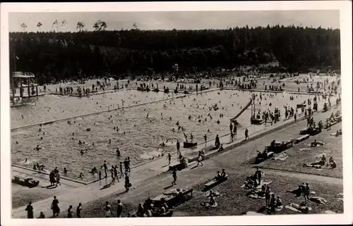 Foto Ak Massenei Großröhrsdorf in der Lausitz, Blick in das Freibad