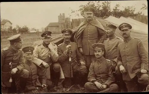 Foto Ak Deutsche Soldaten in Uniformen vor einem Zelt
