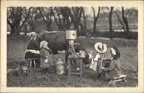 Ak Maxim Separator, Baltic Werk, Frau melkt eine Kuh, Kinder