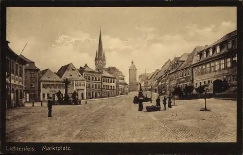 Ak Lichtenfels im Obermainland Oberfranken, Marktplatz, Kirche