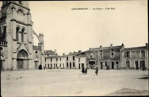 Ak Landemont Maine et Loire, La Place, Eglise