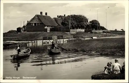 Ak Hallig Hooge in Nordfriesland, Teilansicht vom Ort, Partie an der Backenswarft, Ruderer, Kinder