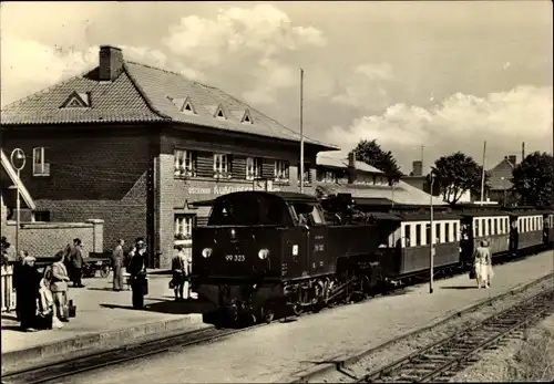 Ak Ostseebad Kühlungsborn Ost, Bahnhof, Bäderbahn Molli, Eisenbahn 99 323