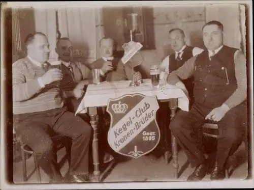 Foto Kegelclub Kronen-Brüder 1895, Stammtisch, Bier