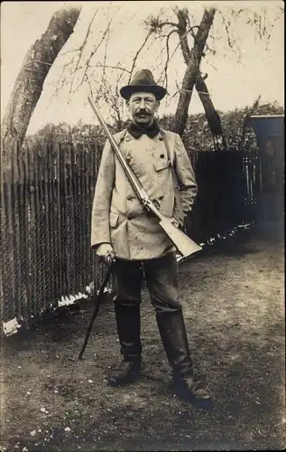 Foto Ak Jäger, Standportrait, Gewehr