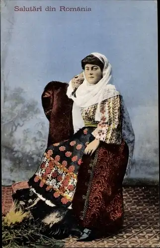Ak Rumänin in typischer Tracht, Portrait