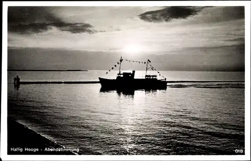 Ak Hallig Hooge in Nordfriesland, Abendstimmung, Boot