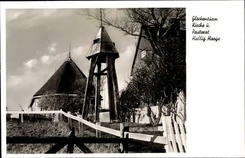 Ak Hallig Hooge in Nordfriesland, Glockenturm Kirche und Pastorat