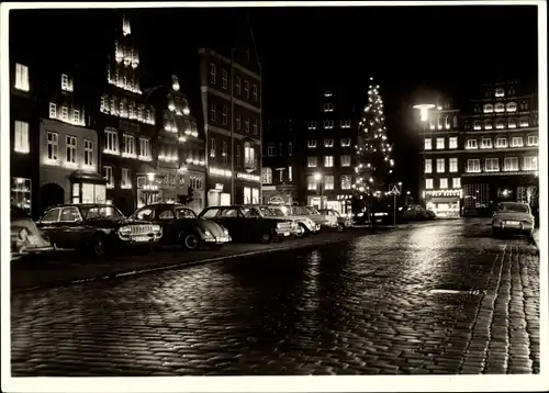 Ak Lüneburg in Niedersachsen, Am Sande, Nachtbeleuchtung, Tannenbaum, Autos