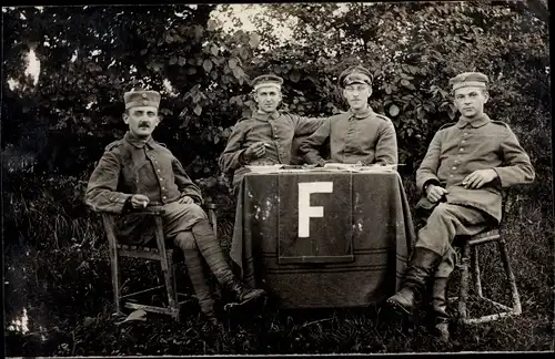 Foto Ak Vier Deutsche Soldaten in Uniformen