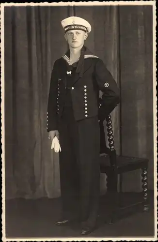 Foto Ak Seemann in Uniform, Marineartillerieabteilung, Kaiserliche Marine