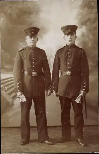 Foto Ak Calau in Brandenburg, Zwei deutsche Soldaten in Uniformen
