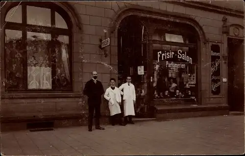 Foto Ak Düsseldorf am Rhein, Frisiersalon, Friseur, Hüttenstraße 55