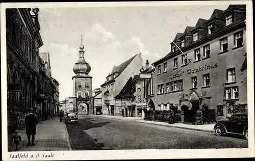 Ak Saalfeld an der Saale Thüringen, Gasthof Gambrinus, Straßenpartie