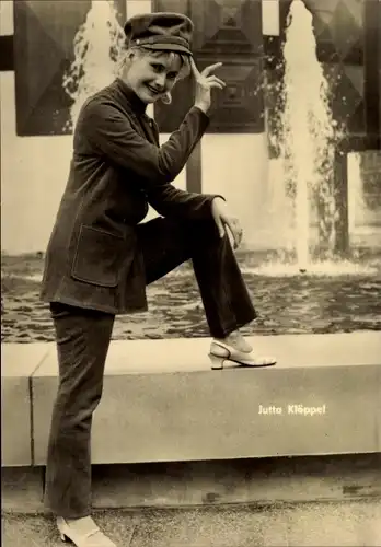 Ak Schauspielerin Jutta Klöppel, Brunnen, Film Hauptmann Florian von der Mühle