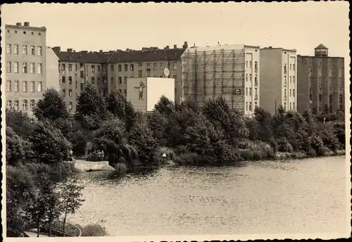 Foto Wolfsburg in Niedersachsen, Wohnhäuser, VW Gebäude