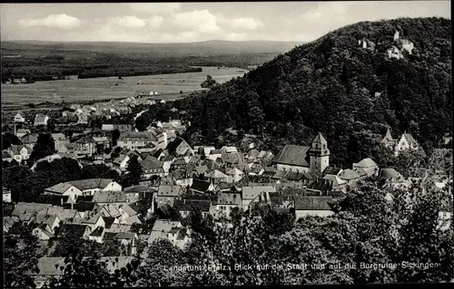 Ak Landstuhl in Rheinland Pfalz, Blick auf die Stadt und auf die Burgruine Sickingen