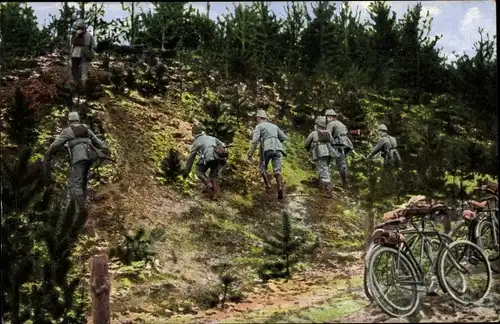 Ak Deutsche Soldaten, Ausschwärmen einer Patrouille, Feldzug 1914/15