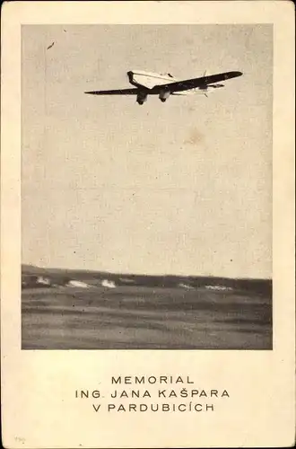 Ak Pardubice Pardubitz Stadt, Memorial Ing. Jana Kaspara v Pardubicich, Flugzeug im Flug, Monoplan