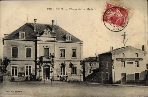 Ak Pélussin Loire, Place de la Mairie, Café Moulin