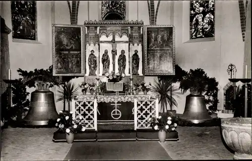 Ak Lensahn in Ostholstein, Innenansicht, Altar, Kirchenglocken