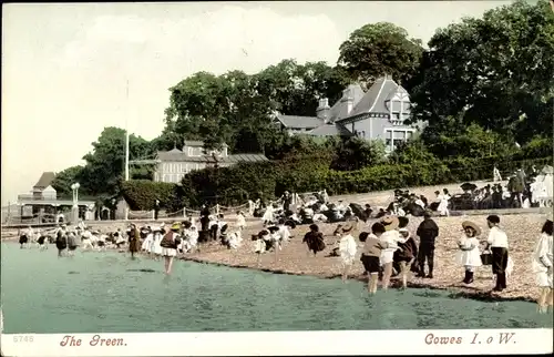 Ak Cowes Isle of Wight England, The Green, Strandpartie