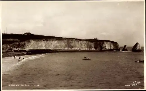 Ak Freshwater Isle of Wight England, Freshwater Bay, Wasserpartie, Im Hintergrund Felsen