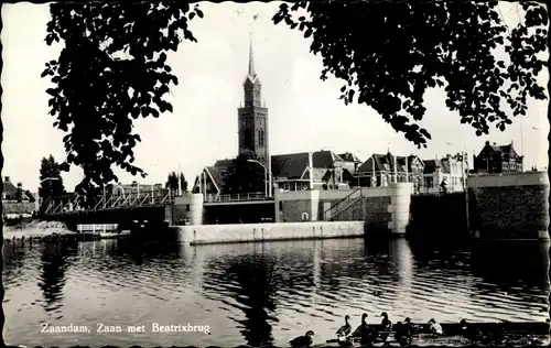 Ak Zaandam Zaanstad Nordholland, Zaan met Beatrixbrug