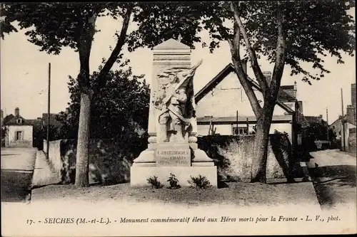 Ak Seiches Maine et Loire, Monument commemoratif eleve aux Heros morts pour la France