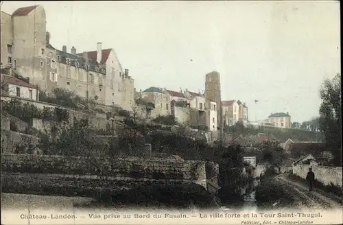 Ak Chateau Landon Seine et Marne, La ville forte et la Tour Saint Thugal