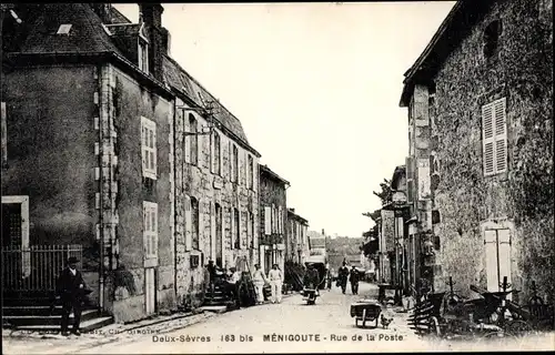 Ak Menigoute Deux Sèvres, Rue de la Poste