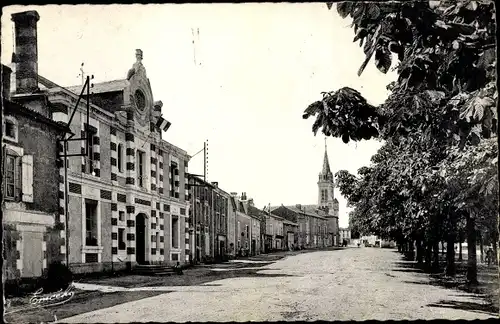 Ak Thénezay Deux Sèvres, L'Hotel de Ville et les Promenades