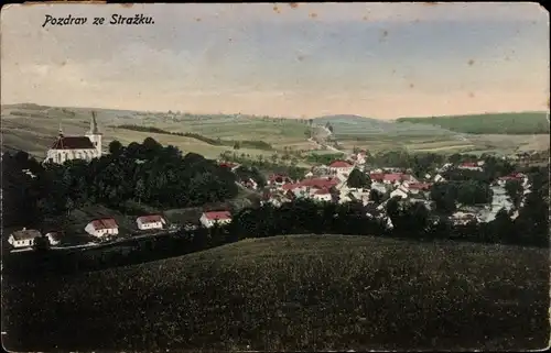 Ak Strážek Straschkau Straska Region Hochland, Blick auf den Ort, Kirche