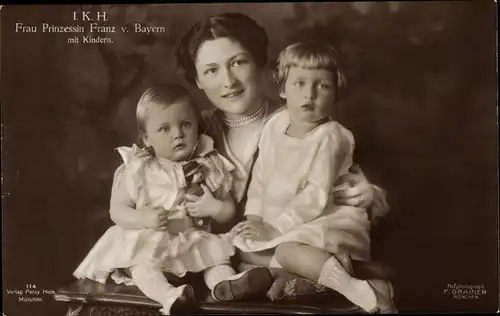 Ak Frau Prinzessin Franz von Bayern mit Kinder, Isabella von Croÿ, Portrait