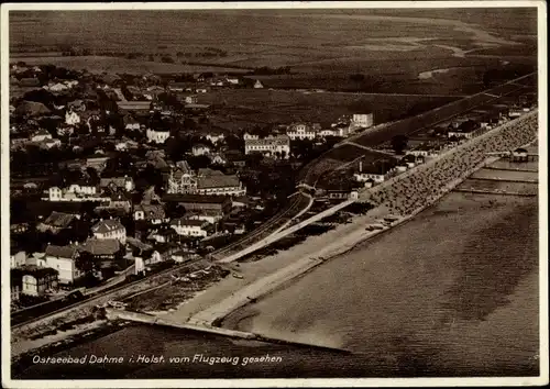 Ak Ostseebad Dahme in Holstein, Fliegeraufnahme vom Ort, Strand, Meer