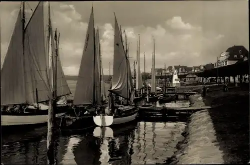 Ak Travemünde Lübeck, Partie aus dem Yachthafen