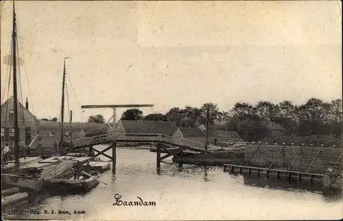 Ak Zaandam Zaanstad Nordholland, Flusspartie mit Brücke