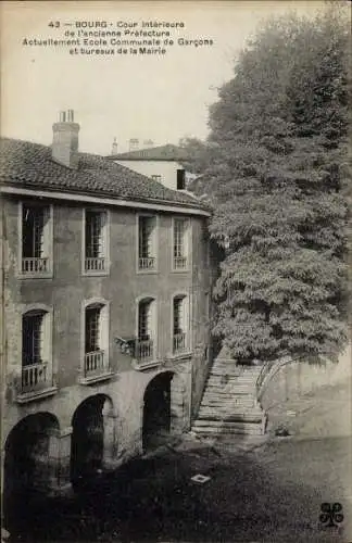 Ak Bourg Ain, Cour interieure de l'ancienne Prefecture