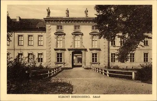 Ak Rheinsberg in Brandenburg, Blick über die Brücke zum Schloss