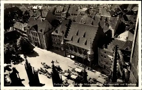 Ak Freiburg im Breisgau, Wochenmarkt und Kaufhaus vom Münsterturm gesehen