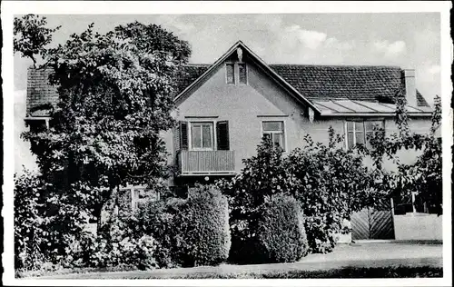 Ak Neuravensburg Wangen im Allgäu ?, Wohnhaus, Garten