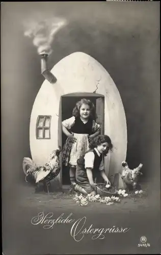 Ak Glückwunsch Ostern, Kinder im Ostereierhaus, Hahn, Henne