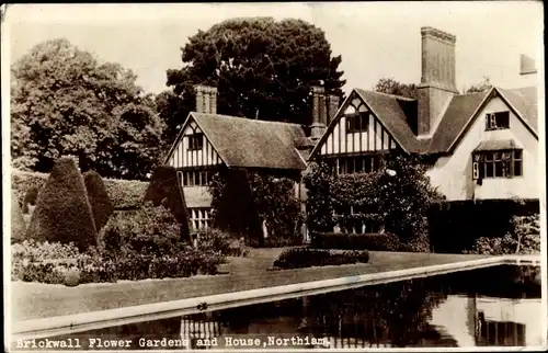 Ak Northiam East Sussex England, Brickwall Flower Garden and House