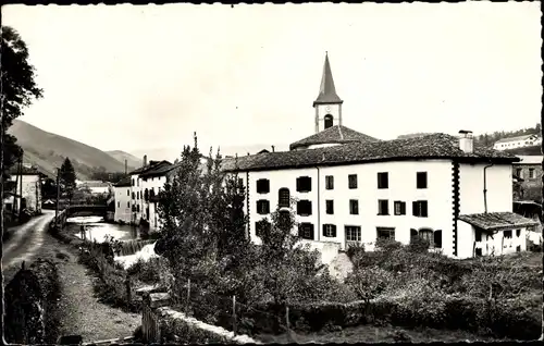 Ak Aldudes Pyrénées-Atlantiques, Entree du Village et la Chute d'Eau